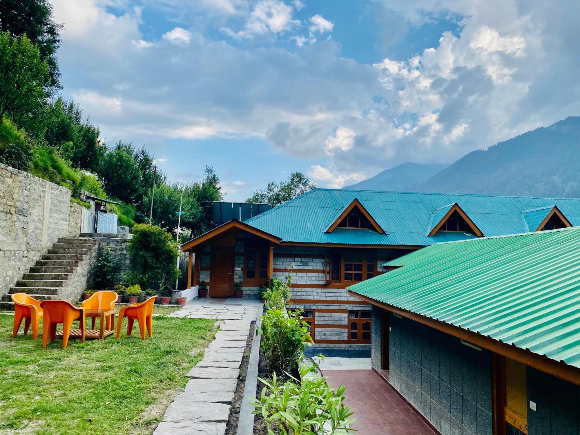 Snow Clad Riverview Hotel & Resort, Manali - Manali (Himachal Pradesh) — Photos 1